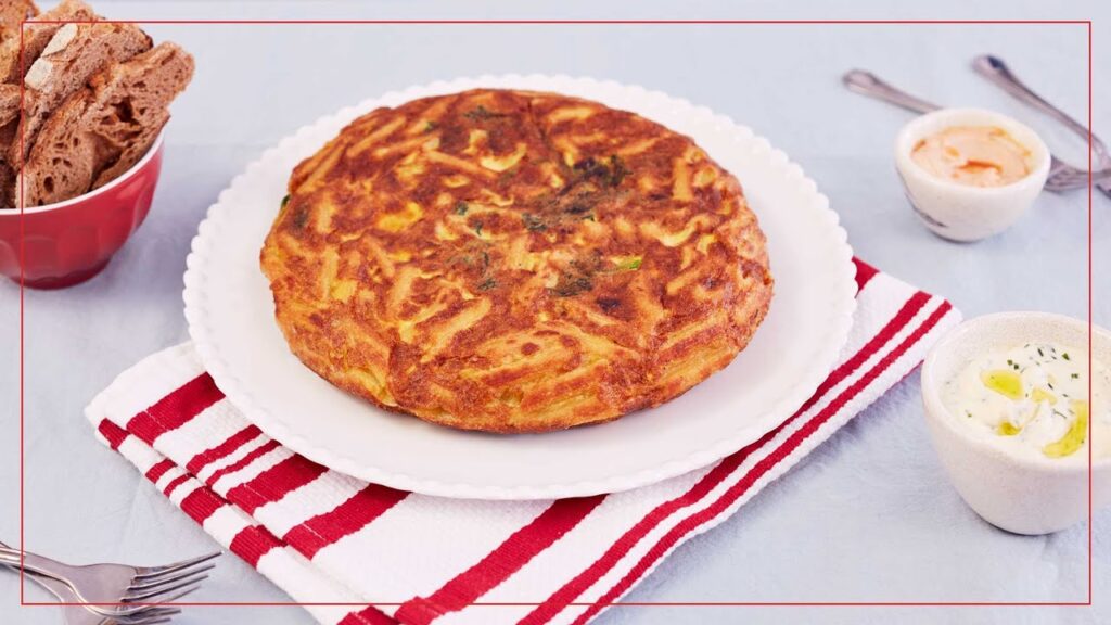 Tortilla española con penne de espinaca: Una fusión deliciosa